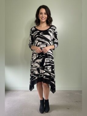 Cupio Black & White Abstract Asymmetrical Handkerchief Hem Dress Viscose Large